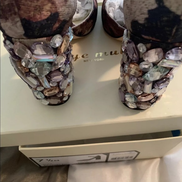 Bettye Muller Pump Shoe - Picture 5 of 8